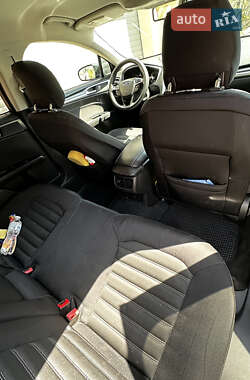 Седан Ford Fusion 2014 в 
