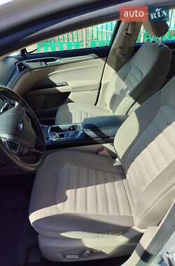 Седан Ford Fusion 2016 в 