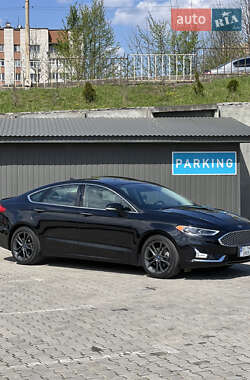 Седан Ford Fusion 2019 в 