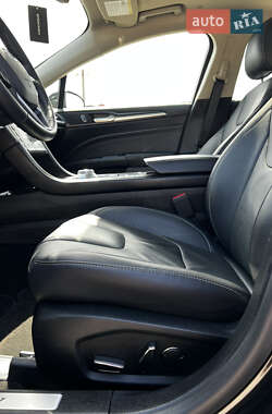Седан Ford Fusion 2019 в 