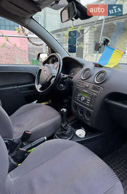 Хэтчбек Ford Fusion 2008 в 