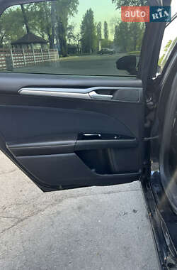 Седан Ford Fusion 2012 в 