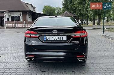 Седан Ford Fusion 2017 в 