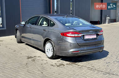 Седан Ford Fusion 2017 в 