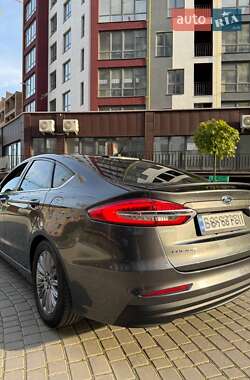 Седан Ford Fusion 2019 в 