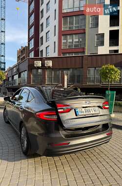 Седан Ford Fusion 2019 в 