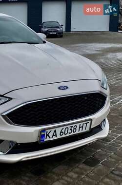 Седан Ford Fusion 2016 в 