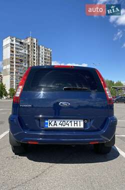 Хэтчбек Ford Fusion 2011 в 