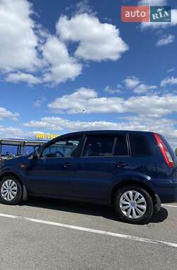 Хэтчбек Ford Fusion 2011 в 