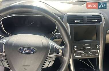 Седан Ford Fusion 2018 в 