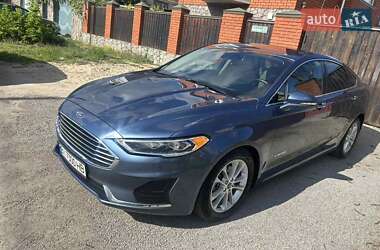 Седан Ford Fusion 2018 в 