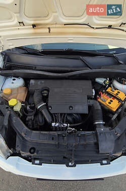 Хэтчбек Ford Fusion 2011 в 