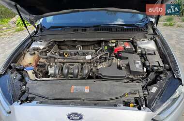 Седан Ford Fusion 2015 в 