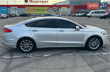 Седан Ford Fusion 2017 в 