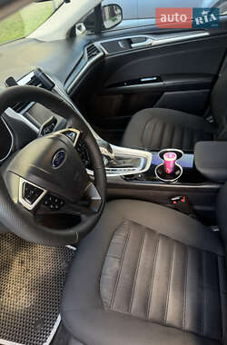 Седан Ford Fusion 2015 в 