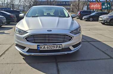 Седан Ford Fusion 2017 в 