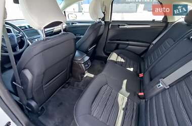 Седан Ford Fusion 2016 в 