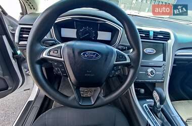 Седан Ford Fusion 2016 в 