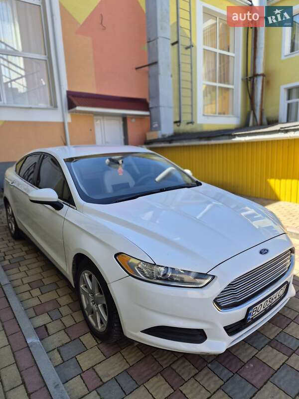 Седан Ford Fusion 2013 в 