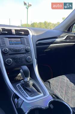 Седан Ford Fusion 2015 в 