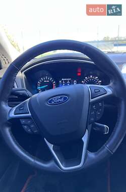 Седан Ford Fusion 2015 в 
