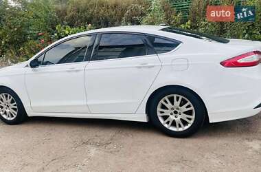 Седан Ford Fusion 2016 в 