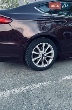 Седан Ford Fusion 2016 в 