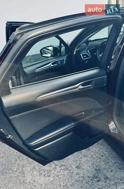 Седан Ford Fusion 2016 в 