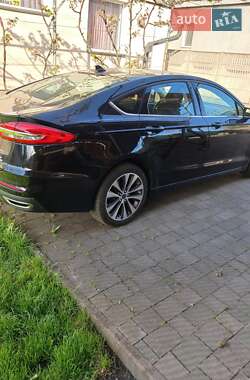 Седан Ford Fusion 2020 в 