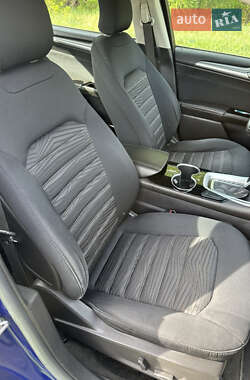 Седан Ford Fusion 2015 в 