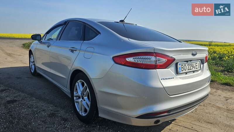 Седан Ford Fusion 2016 в Чорткове