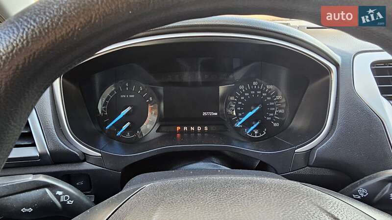 Седан Ford Fusion 2016 в Чорткове