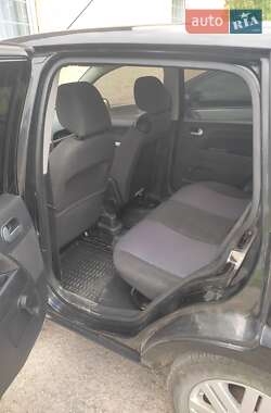 Хэтчбек Ford Fusion 2005 в 