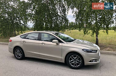 Седан Ford Fusion 2015 в 