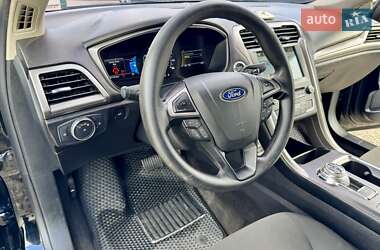 Седан Ford Fusion 2017 в 