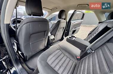 Седан Ford Fusion 2017 в 