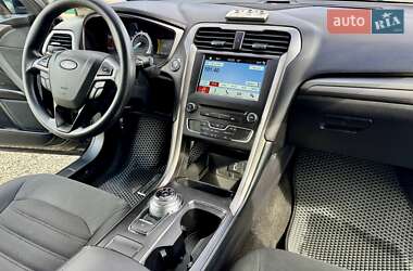 Седан Ford Fusion 2017 в 