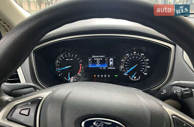 Седан Ford Fusion 2015 в 