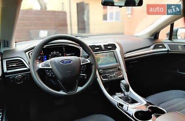 Седан Ford Fusion 2015 в 