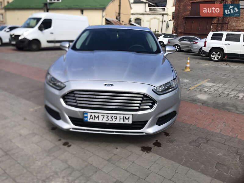 Седан Ford Fusion 2015 в Львові
