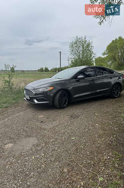 Седан Ford Fusion 2016 в 