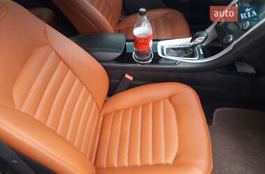 Седан Ford Fusion 2015 в 