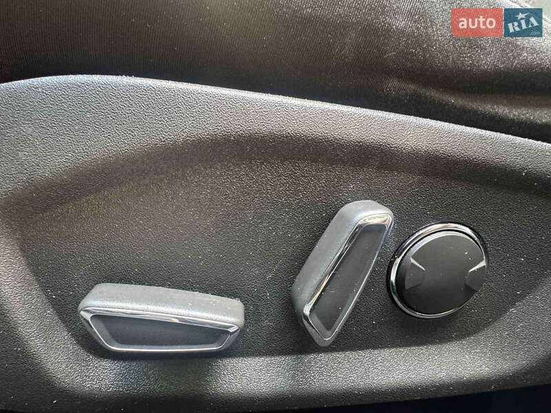 Седан Ford Fusion 2015 в Чернівцях