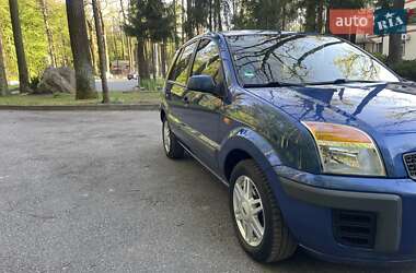 Хэтчбек Ford Fusion 2008 в 