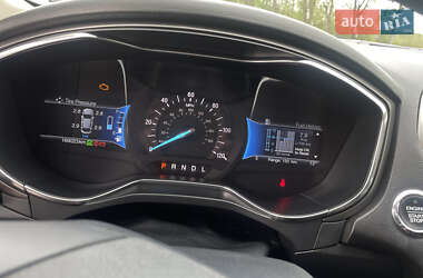 Седан Ford Fusion 2017 в 