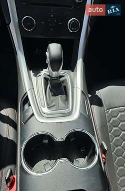 Седан Ford Fusion 2015 в 