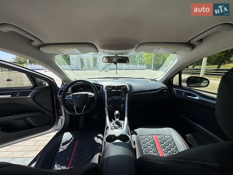 Седан Ford Fusion 2015 в Измаиле