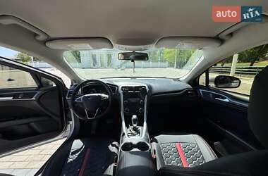 Седан Ford Fusion 2015 в 