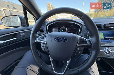 Седан Ford Fusion 2016 в 