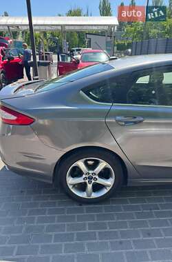 Седан Ford Fusion 2014 в 